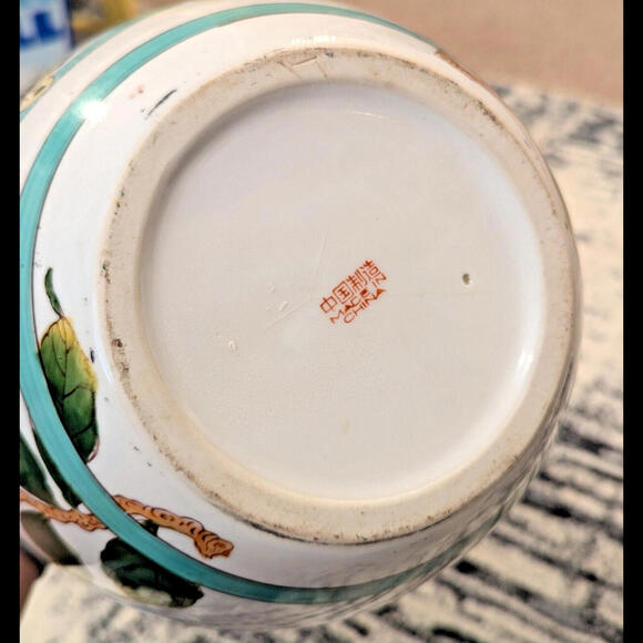 LARGE 11" VINTAGE ASIAN PORCELAIN HAND-PAINTED GINGER JAR  WITH LID - Picture 5 of 6